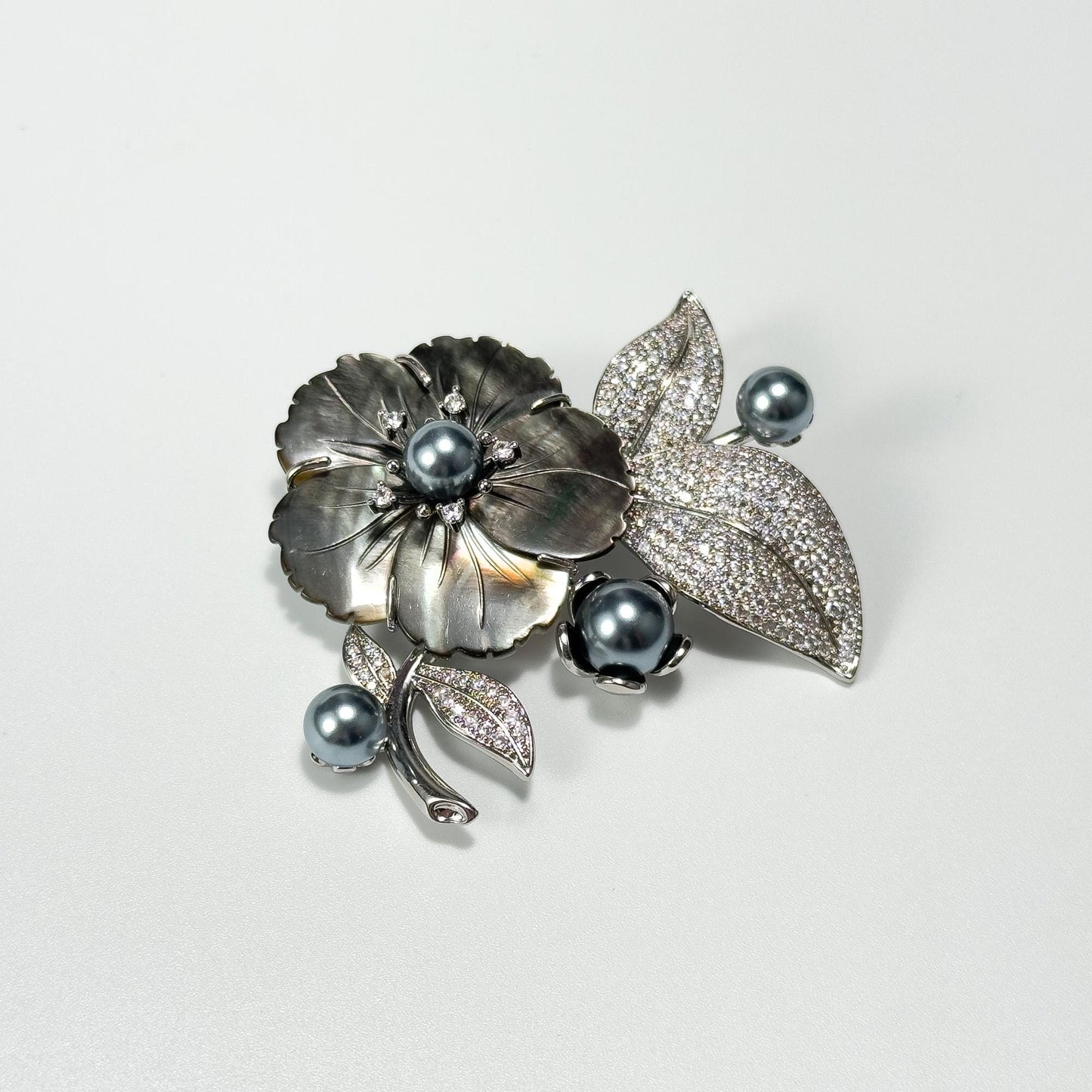 Gray Pearl Flower Brooch