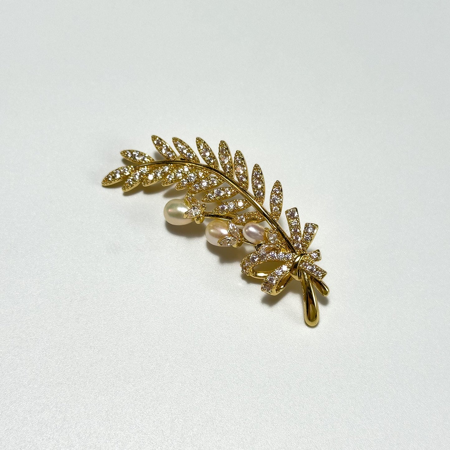 Gold Brooch Adorned with Rhinestones and Wheat Ears