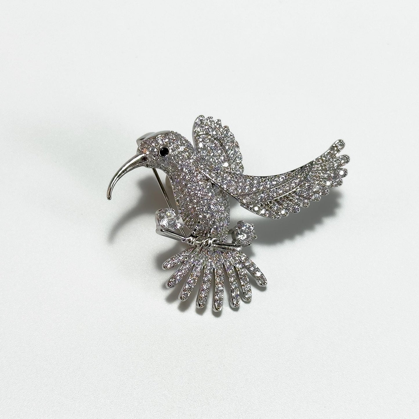 Hummingbird-Shaped Brooch Adorned with Full Diamonds