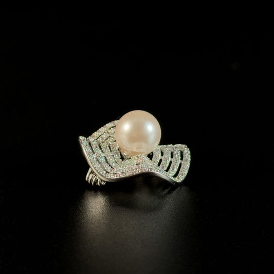 Silver Pearl Round Brooch