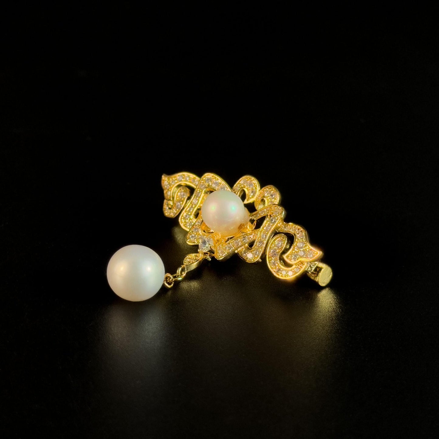 Gold Court Pearl Drop Brooch
