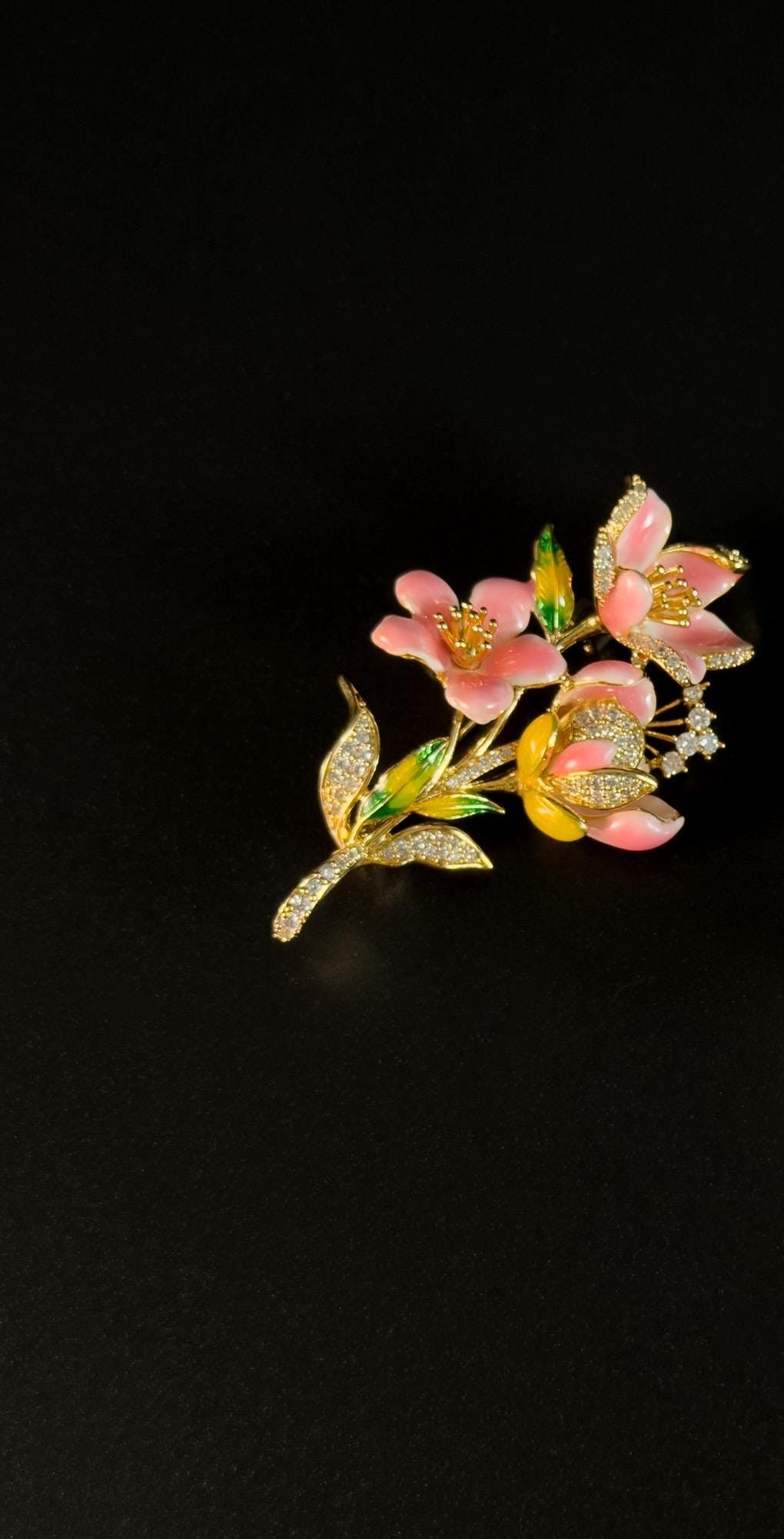 Anchinoe · Rose French Begonia Bouquet Brooch