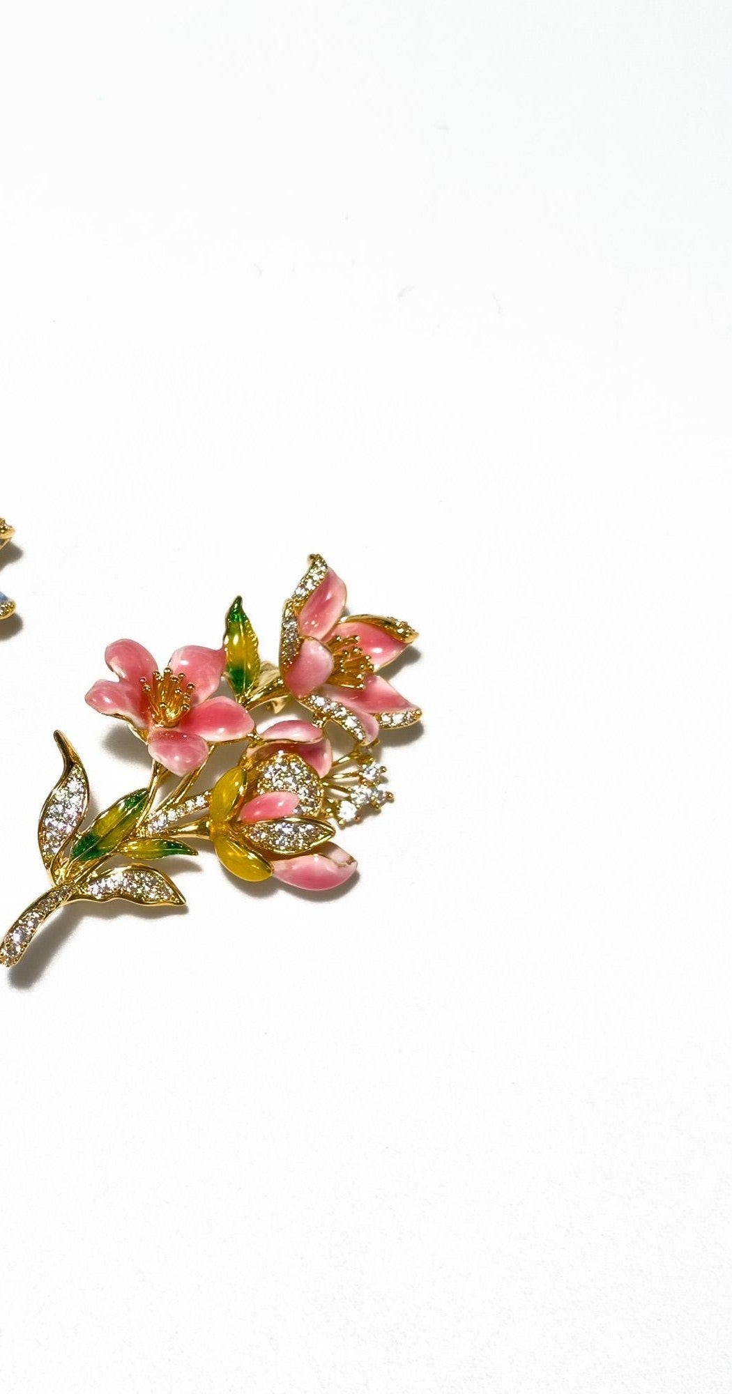 Anchinoe · Rose French Begonia Bouquet Brooch
