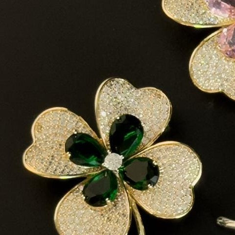 Aegialeus · Golden Four-Leaf Clover Brooch