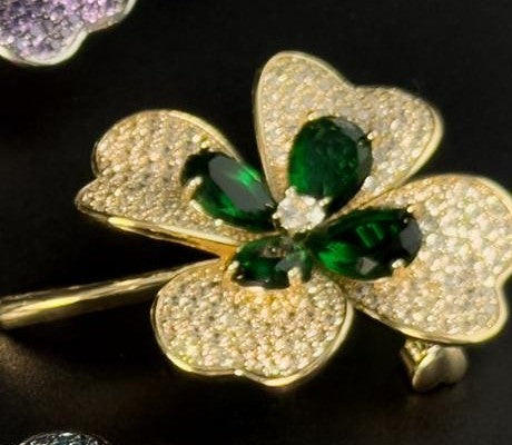 Aegialeus · Golden Four-Leaf Clover Brooch