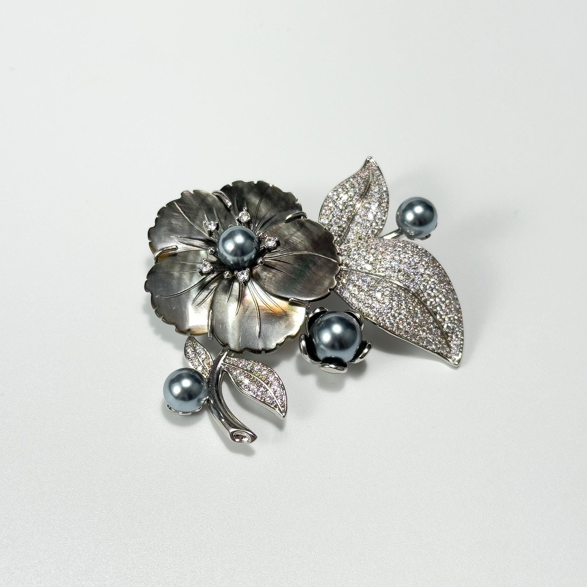 Gray Pearl Flower Brooch