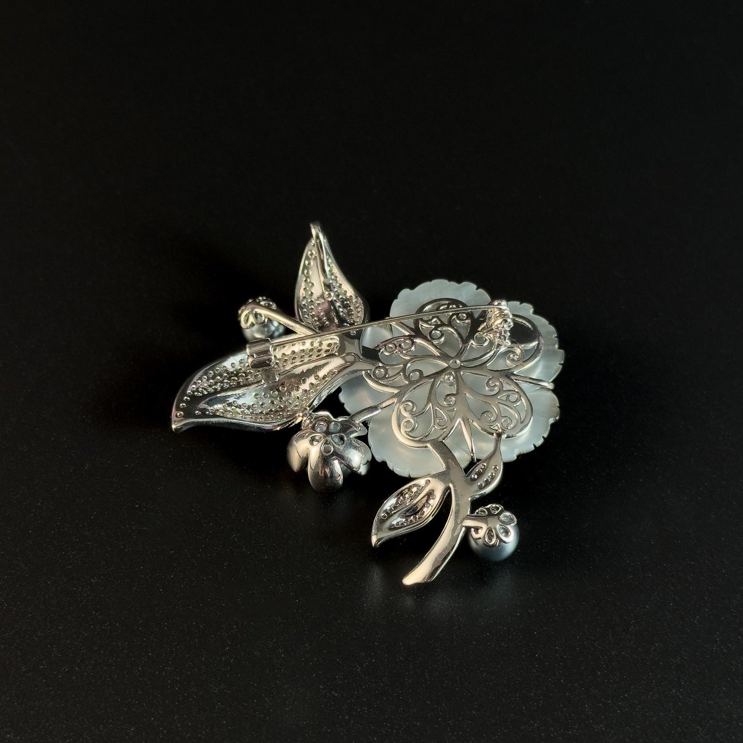 Gray Pearl Flower Brooch