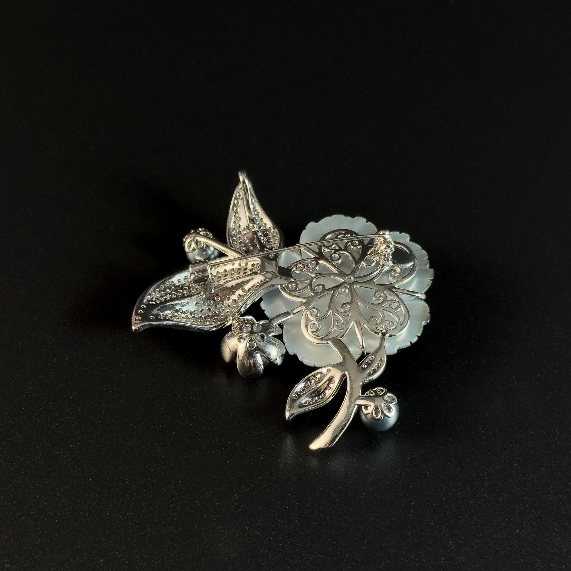 Gray Pearl Flower Brooch