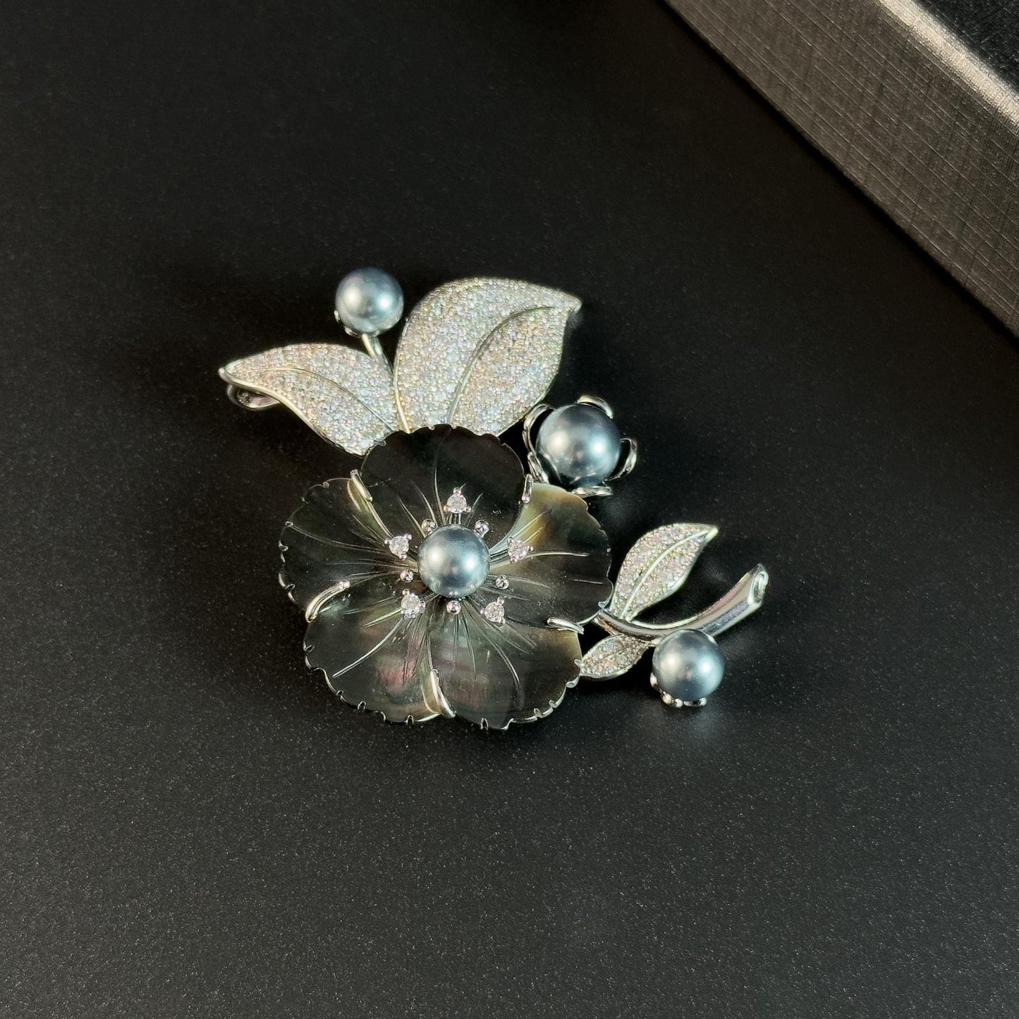 Gray Pearl Flower Brooch