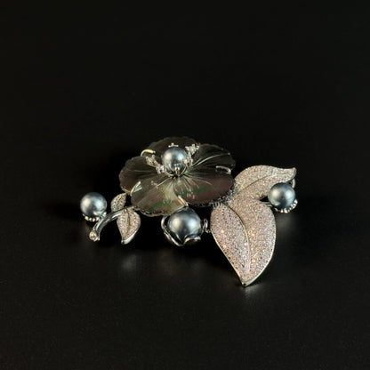 Gray Pearl Flower Brooch