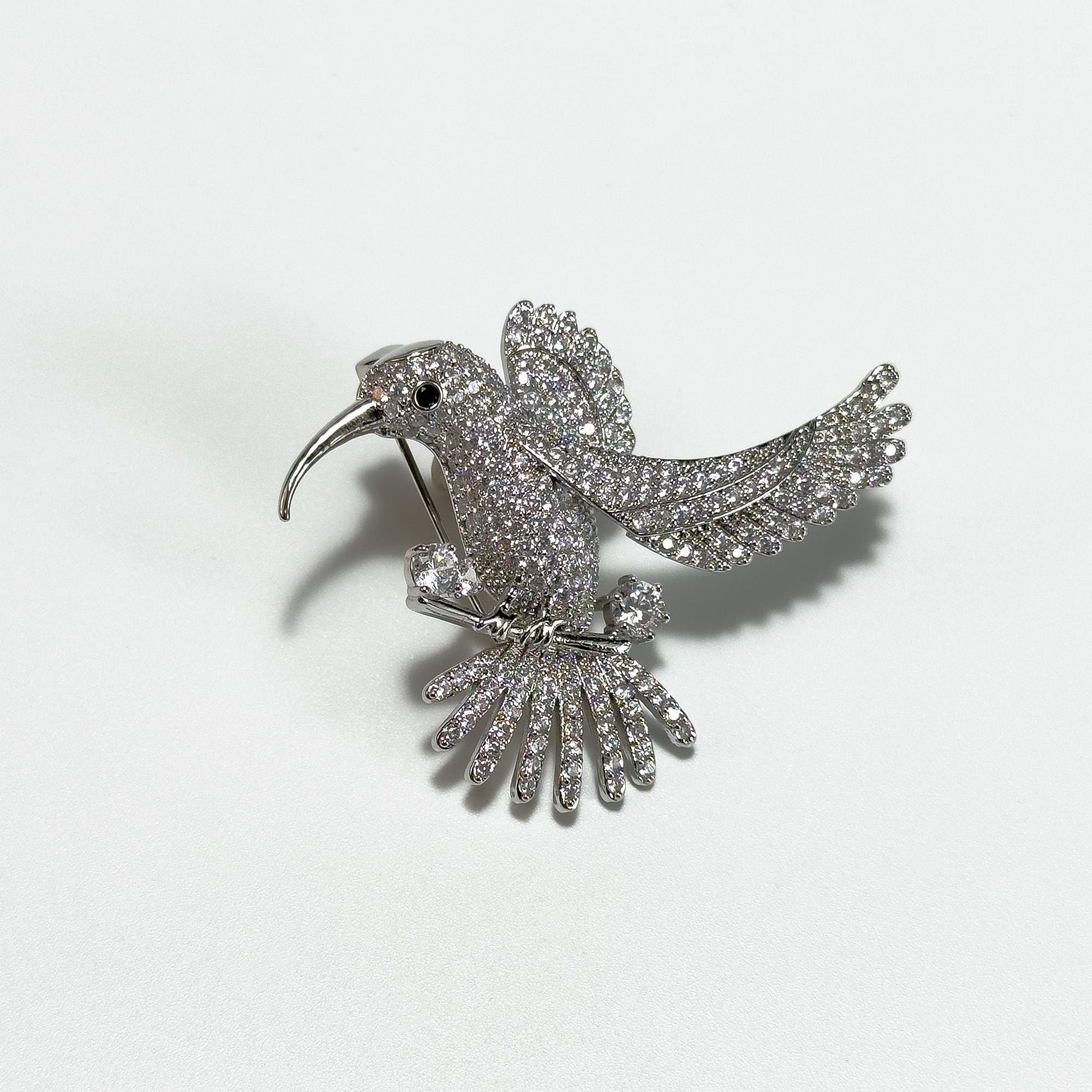 Hummingbird-Shaped Brooch Adorned with Full Diamonds