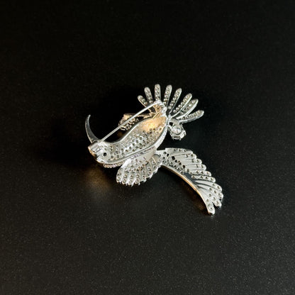 Hummingbird-Shaped Brooch Adorned with Full Diamonds