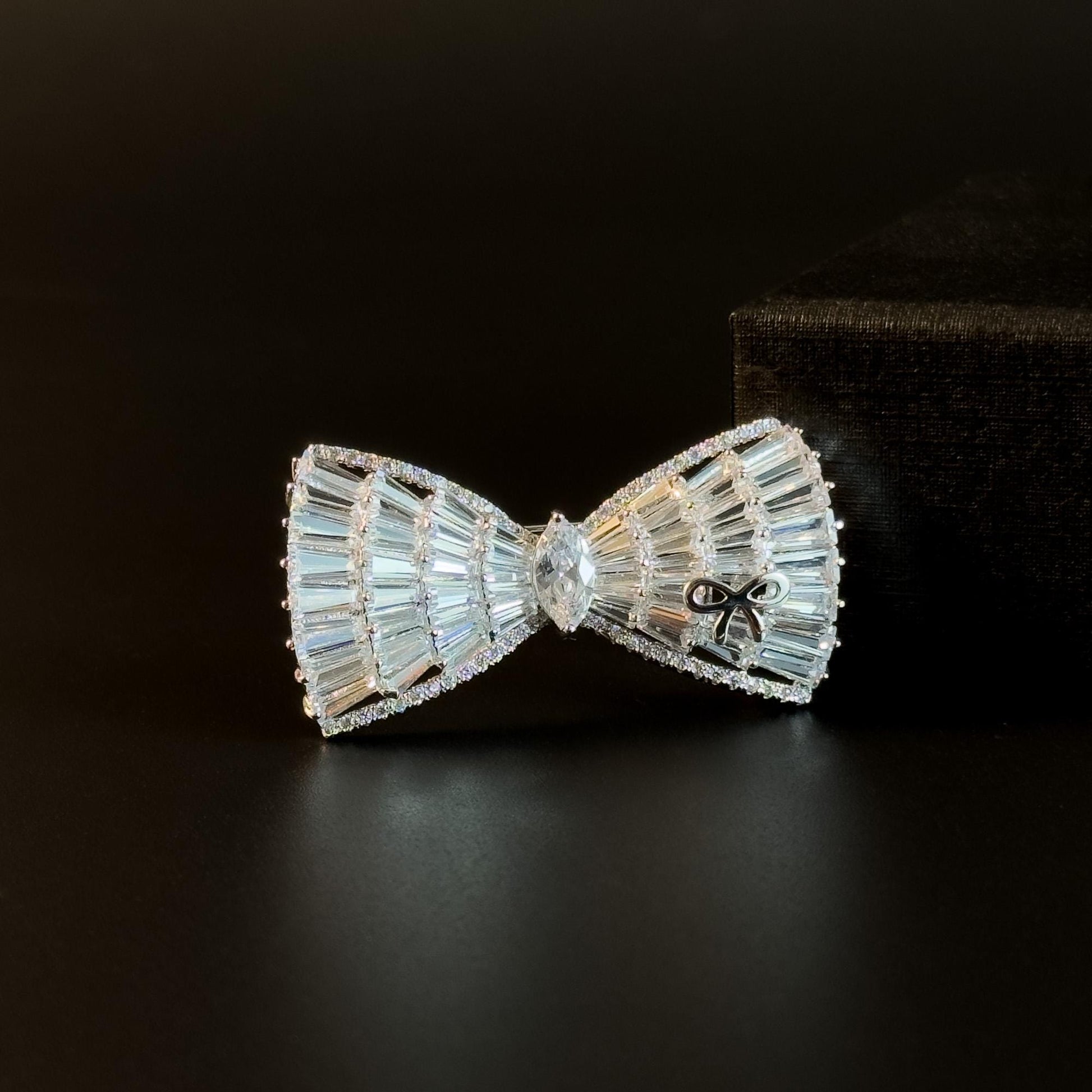 Luxury Diamond-Encrusted Bow Brooch