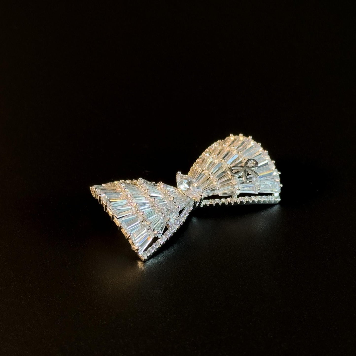 Luxury Diamond-Encrusted Bow Brooch