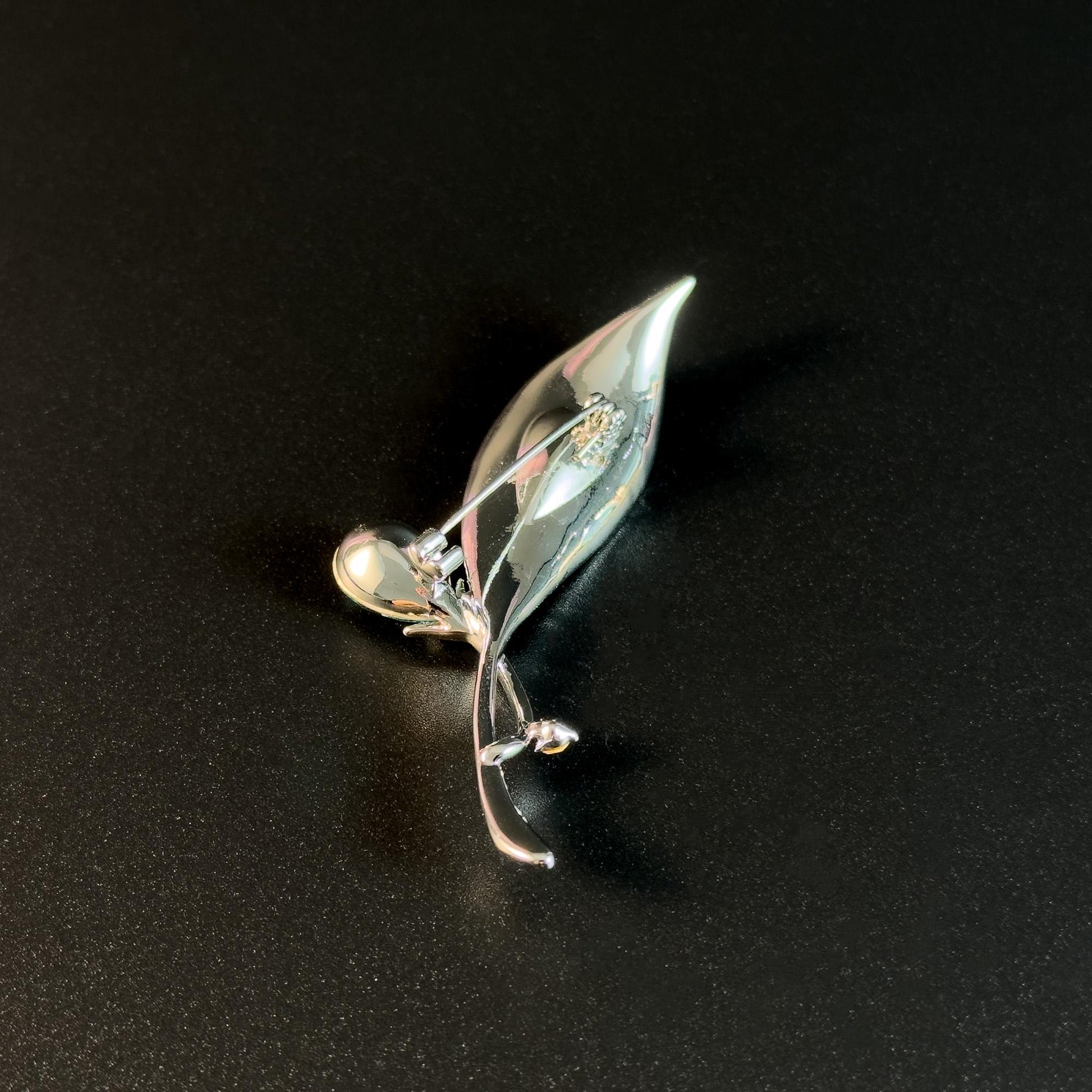 Blue Leaf-Shaped Crystal Brooch