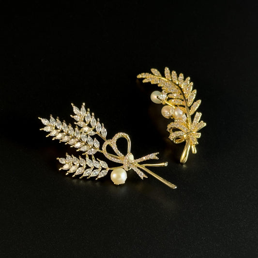 Gold Brooch Adorned with Rhinestones and Wheat Ears