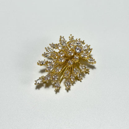 Luxurious and Sparkling Gold Brooch with Radiating Zircon.