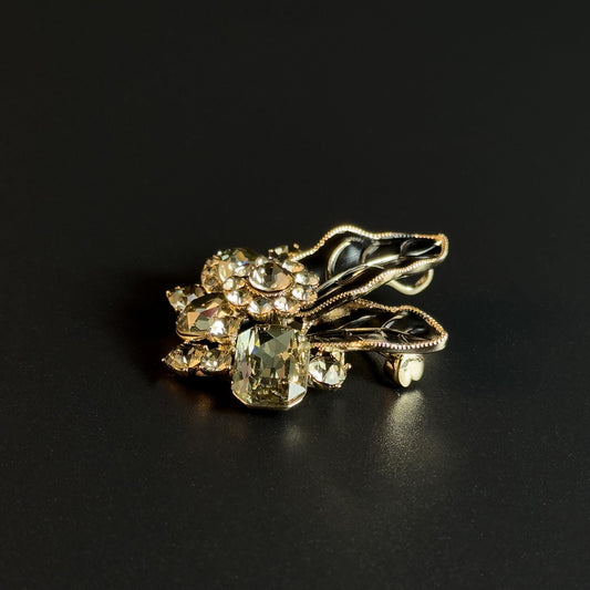 Leaf-Shaped Decorative Brooch