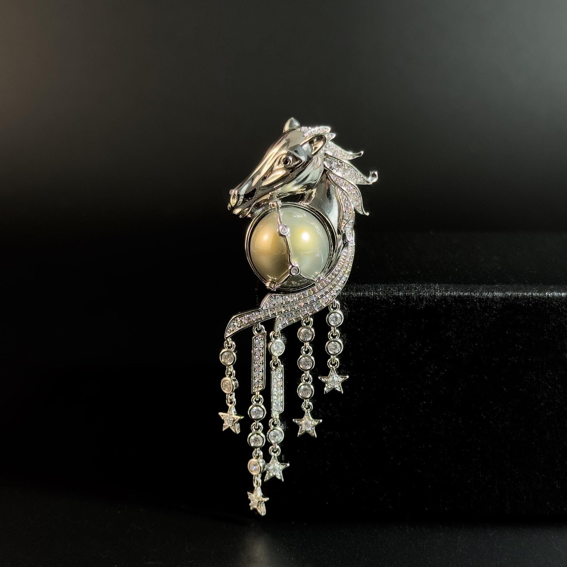 Stylish Horse Head Brooch with Sophisticated Tassel Details