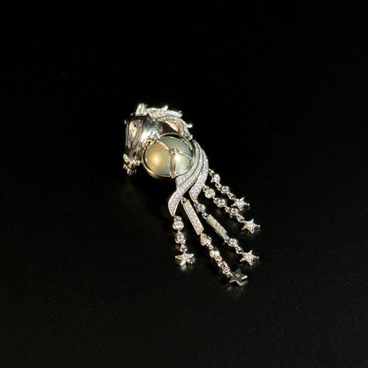 Stylish Horse Head Brooch with Sophisticated Tassel Details
