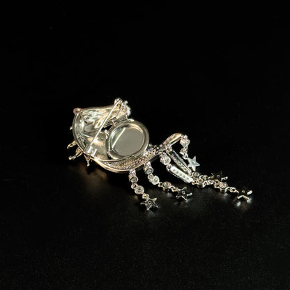 Stylish Horse Head Brooch with Sophisticated Tassel Details