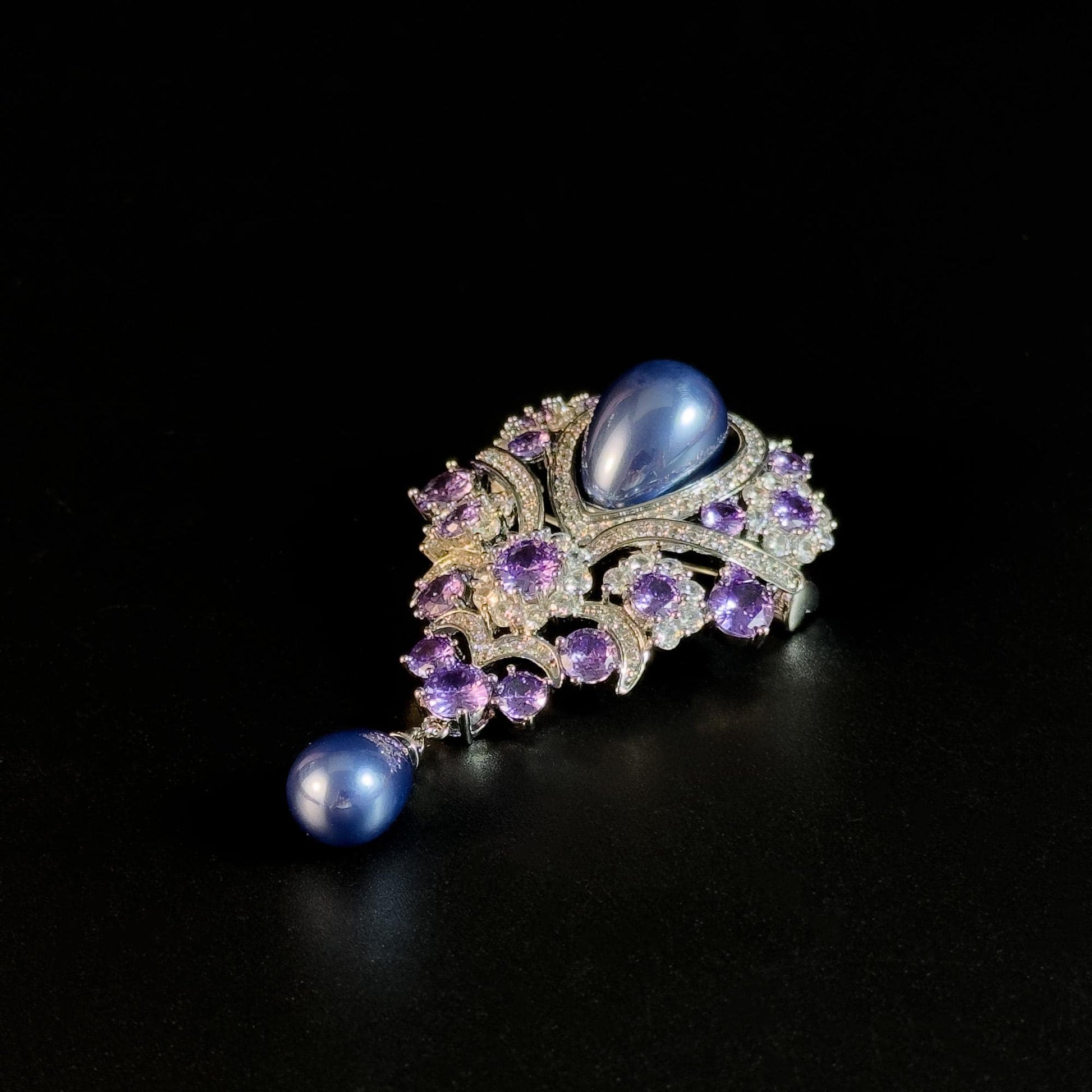 Vintage Court Style Violet Teardrop Pearl Brooch