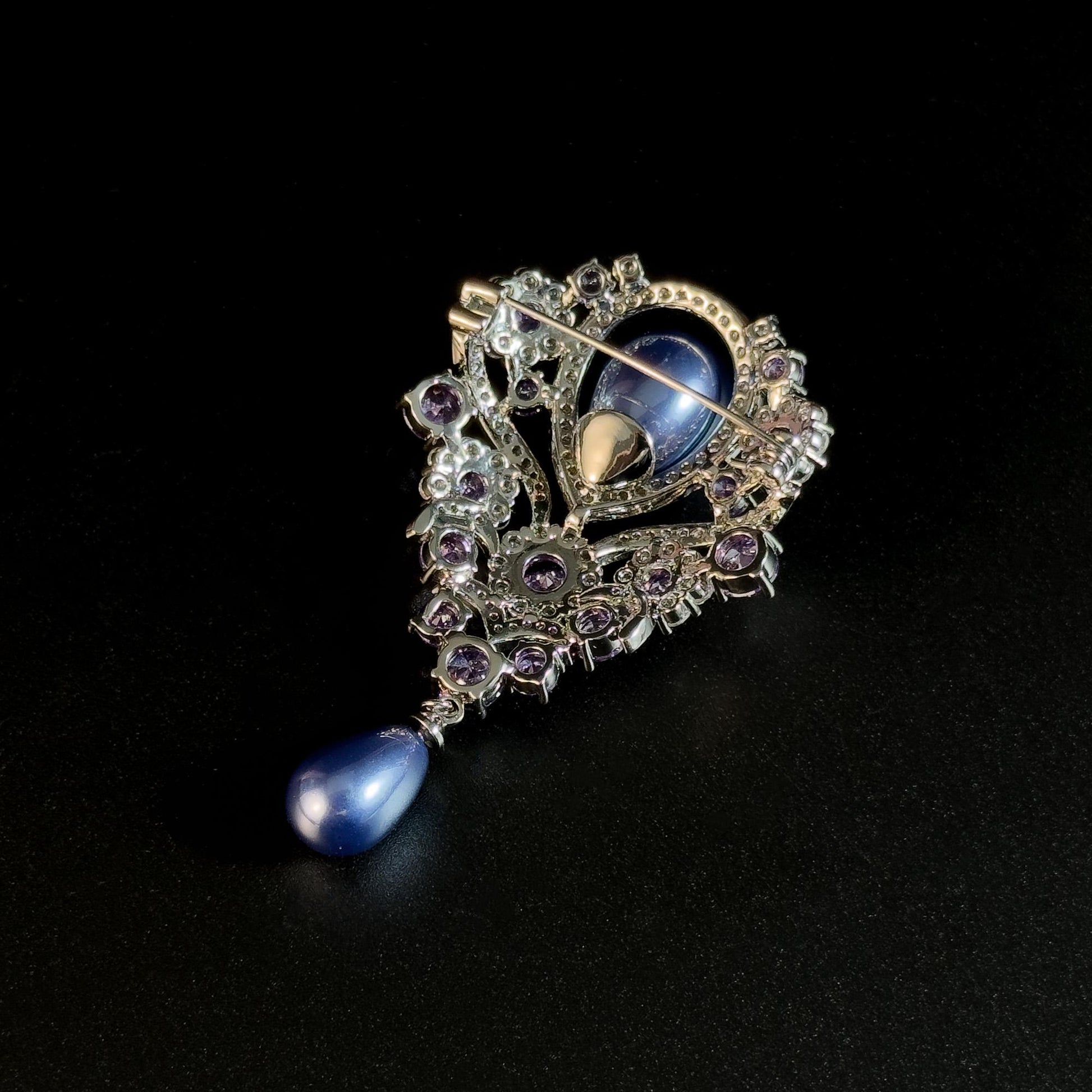 Vintage Court Style Violet Teardrop Pearl Brooch