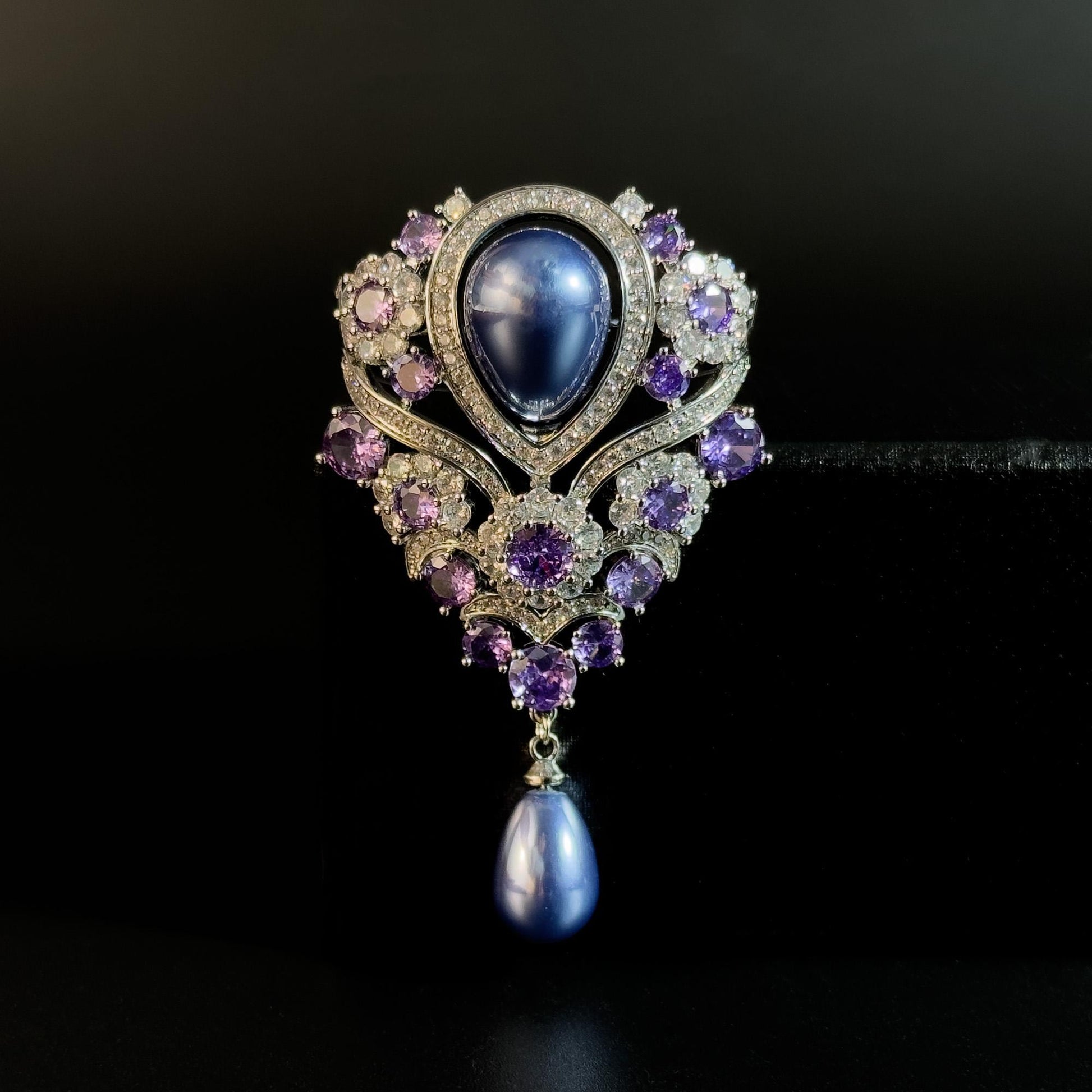Vintage Court Style Violet Teardrop Pearl Brooch