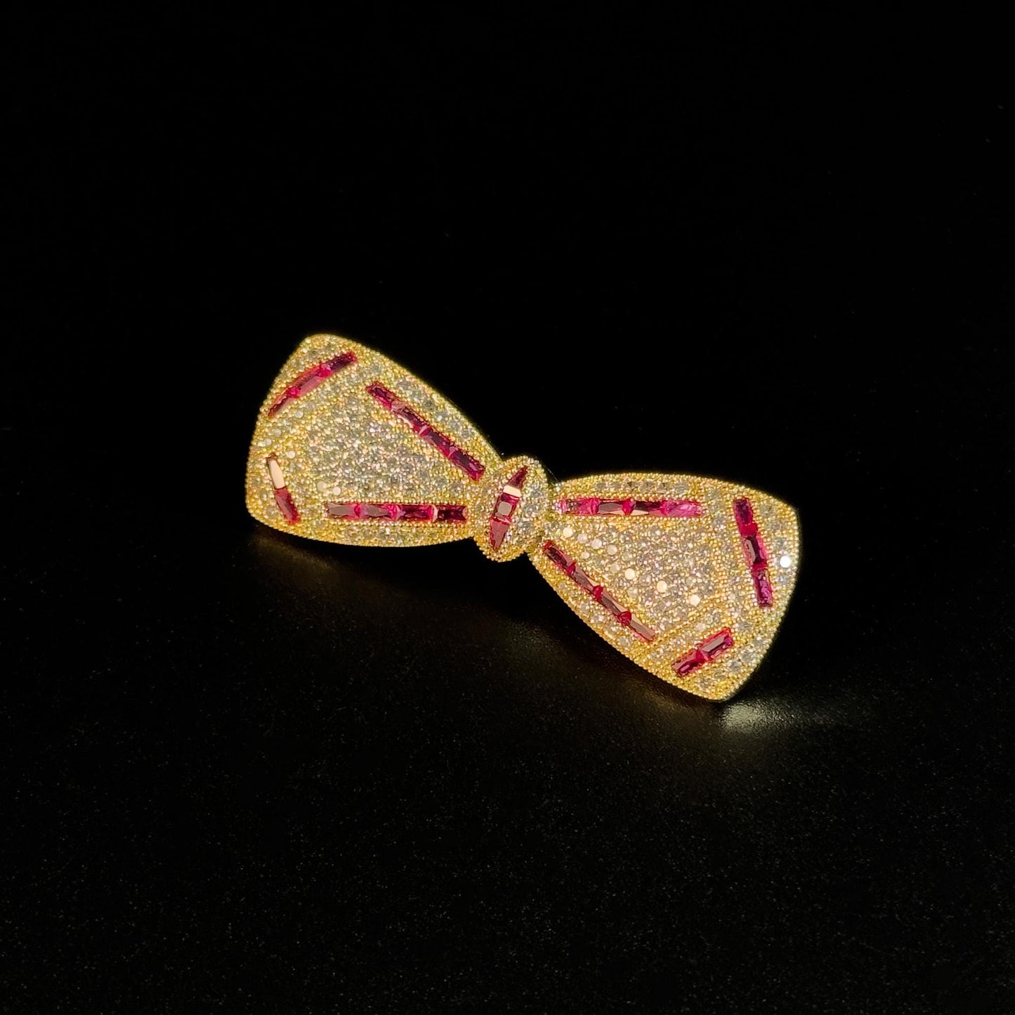 Exquisite and Luxurious Bow Brooch