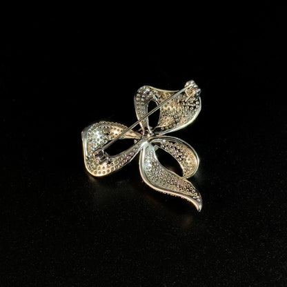 Gold Bow Pendant Brooch