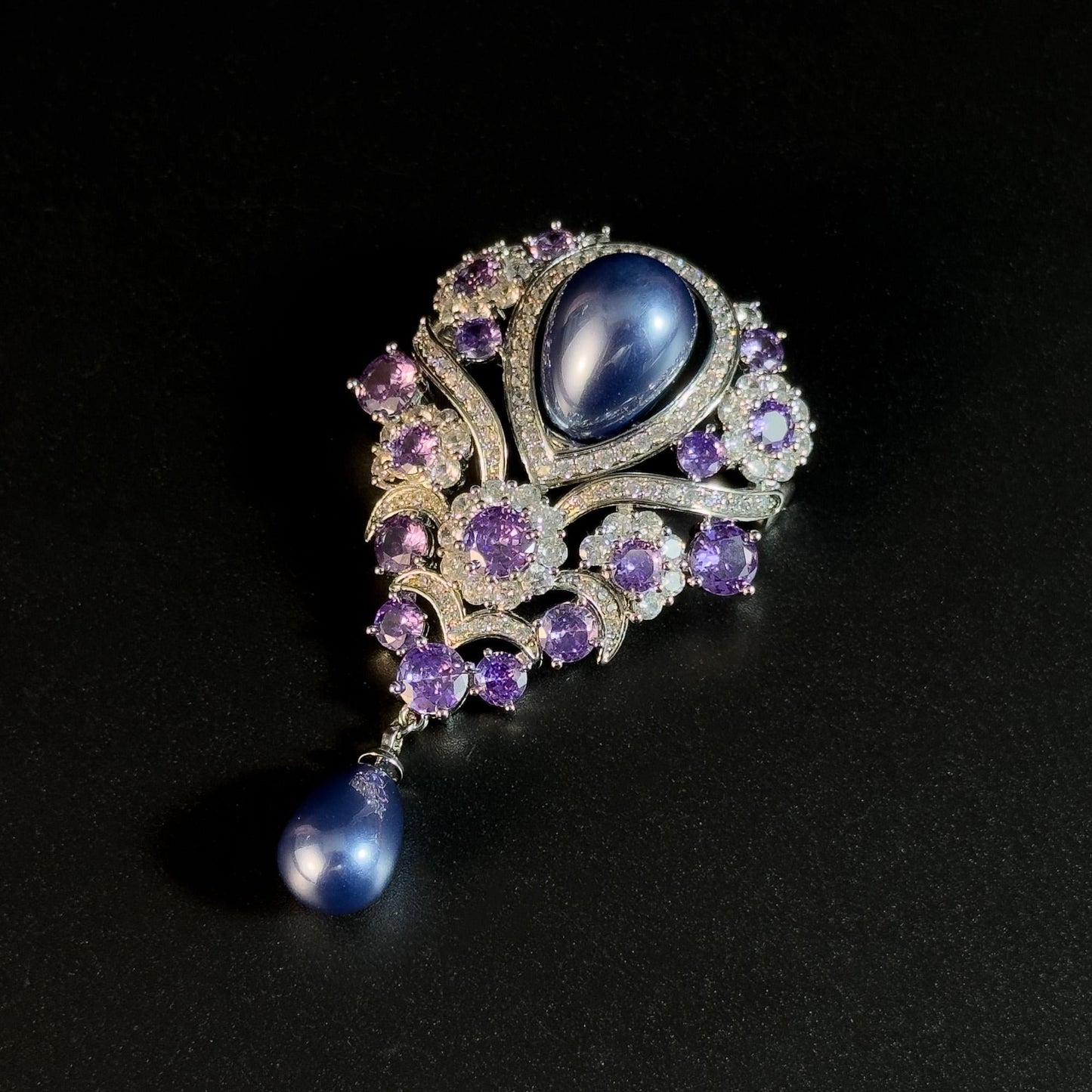 Vintage Court Style Violet Teardrop Pearl Brooch