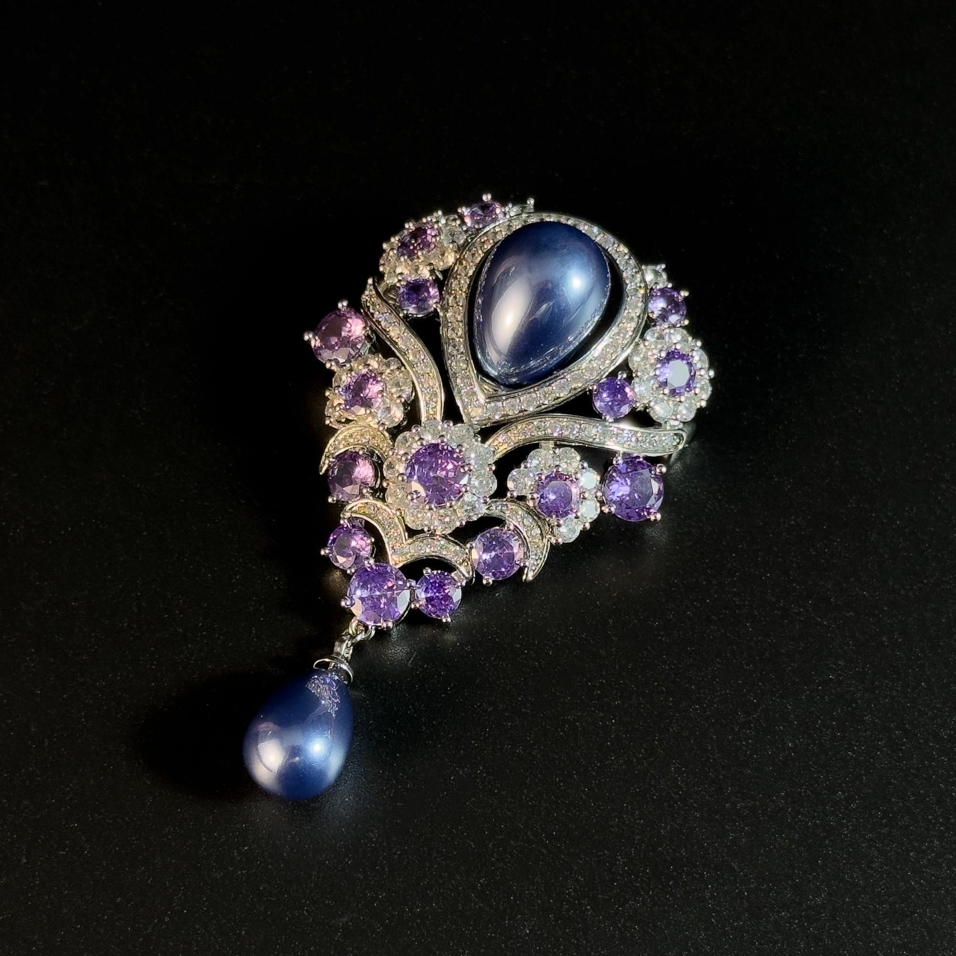 Vintage Court Style Violet Teardrop Pearl Brooch