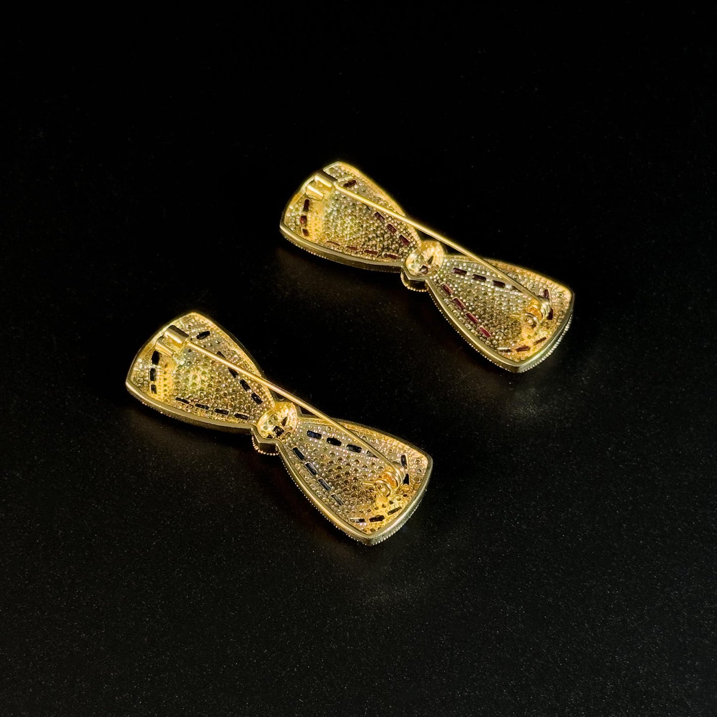 Exquisite and Luxurious Bow Brooch
