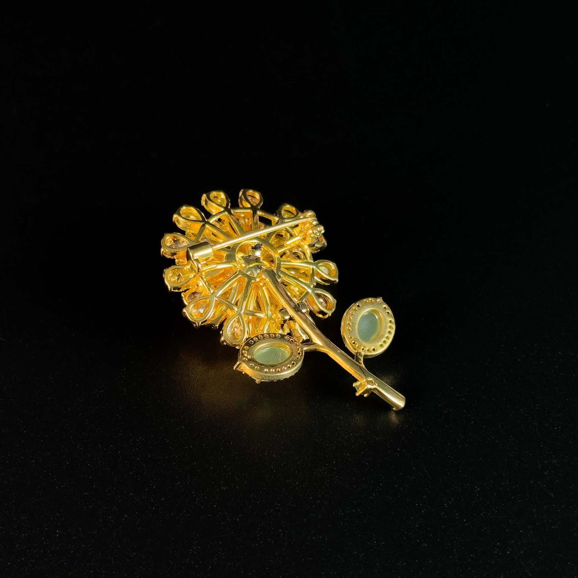 Gold Daisy Brooch