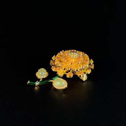 Gold Daisy Brooch