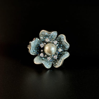 Heavily Embellished Pearl Brooch in the Shape of a Five-Petaled Flower