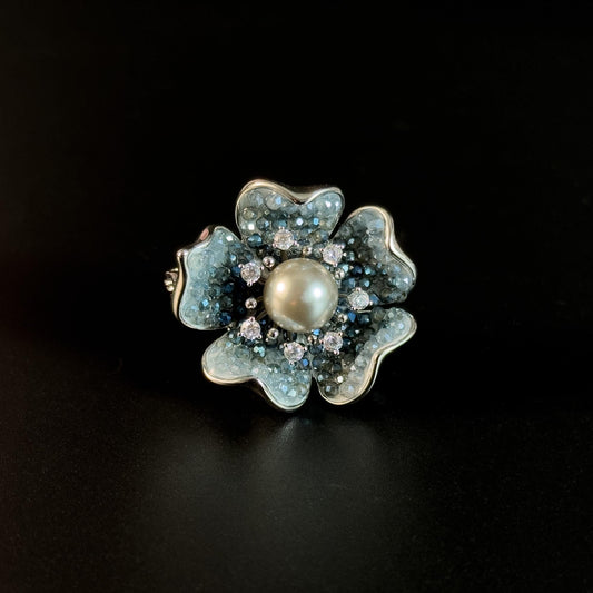 Heavily Embellished Pearl Brooch in the Shape of a Five-Petaled Flower