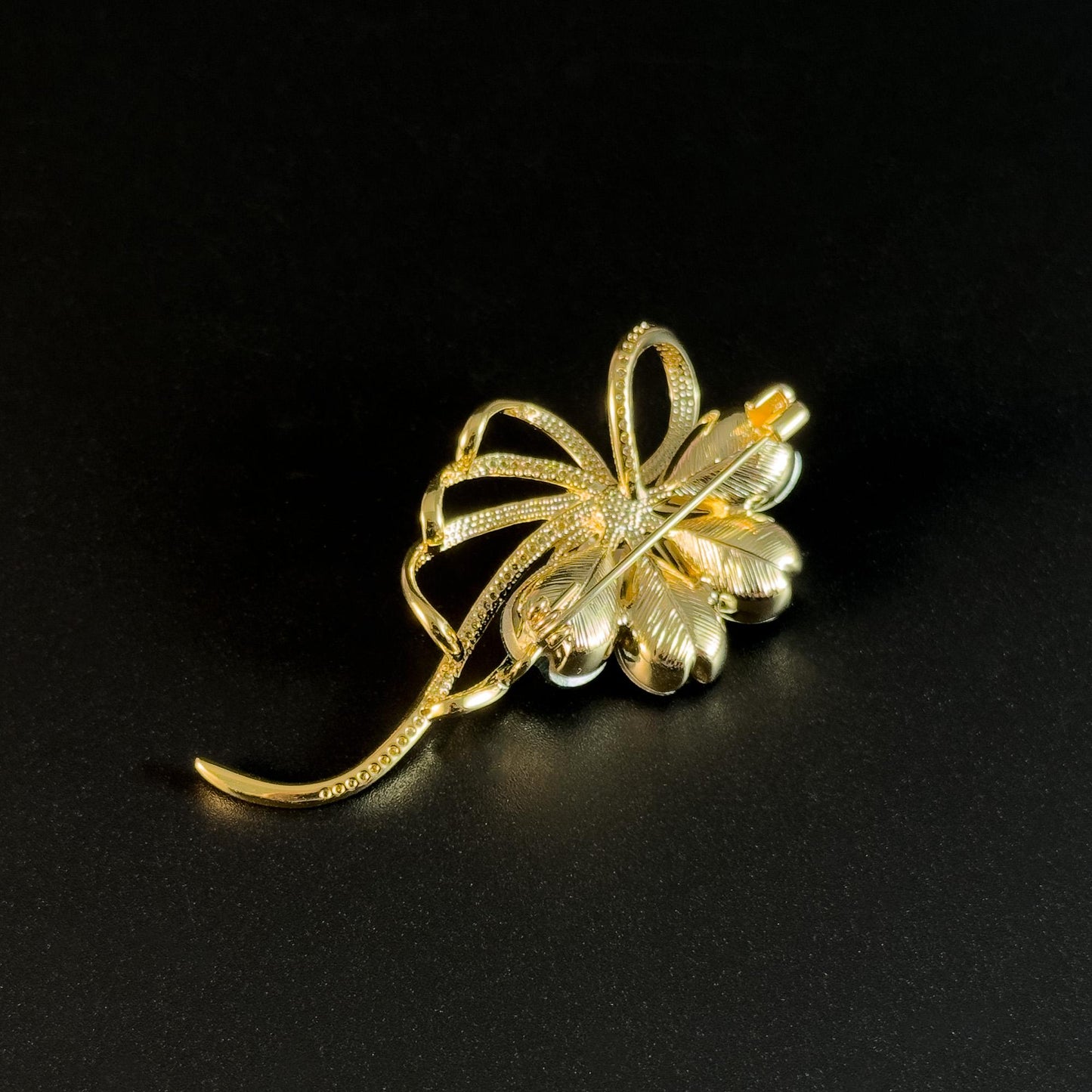 Luxurious Blue Crystal Pearl Flower Brooch