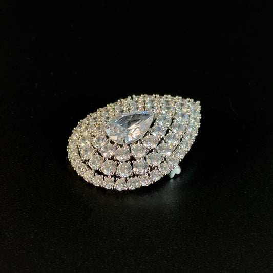 Luxurious Teardrop-Shaped Brooch Adorned with Full Diamonds