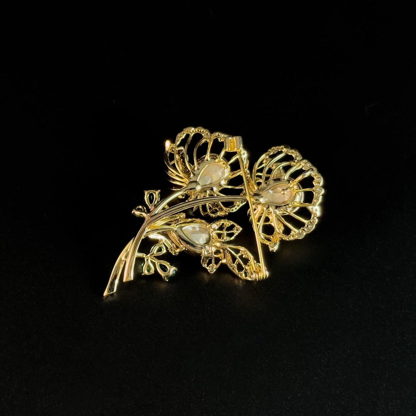 This Gold Bouquet Brooch Can Be Used as a Bouquet Brooch