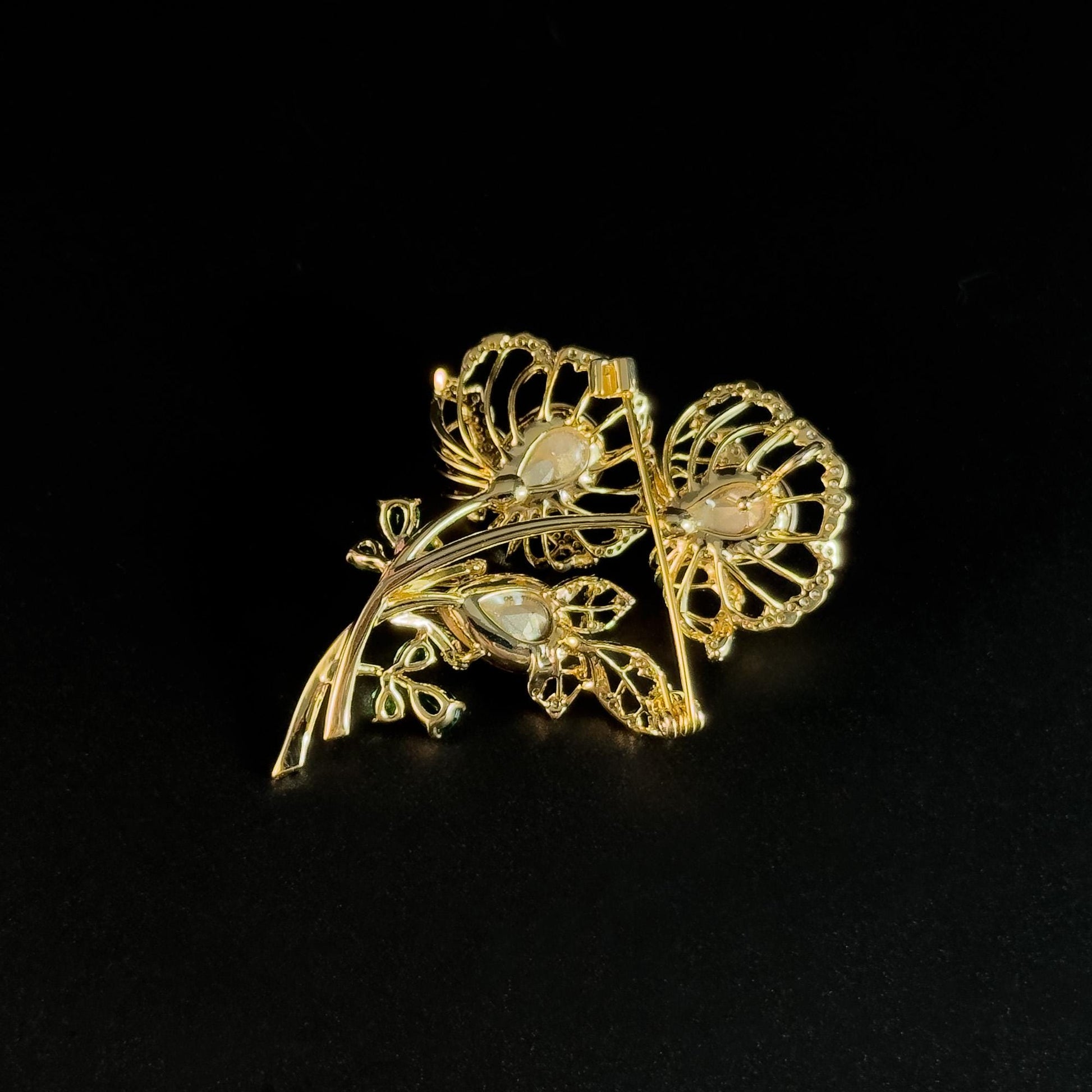 This Gold Bouquet Brooch Can Be Used as a Bouquet Brooch