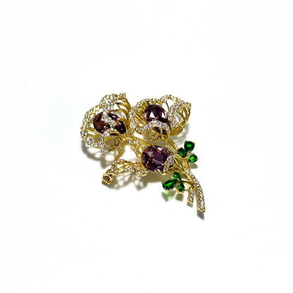 This Gold Bouquet Brooch Can Be Used as a Bouquet Brooch