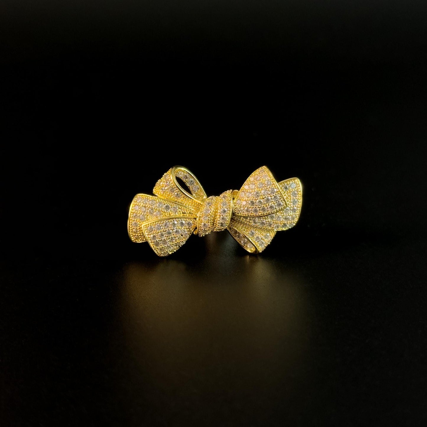 Elegant Gold Bow Brooch