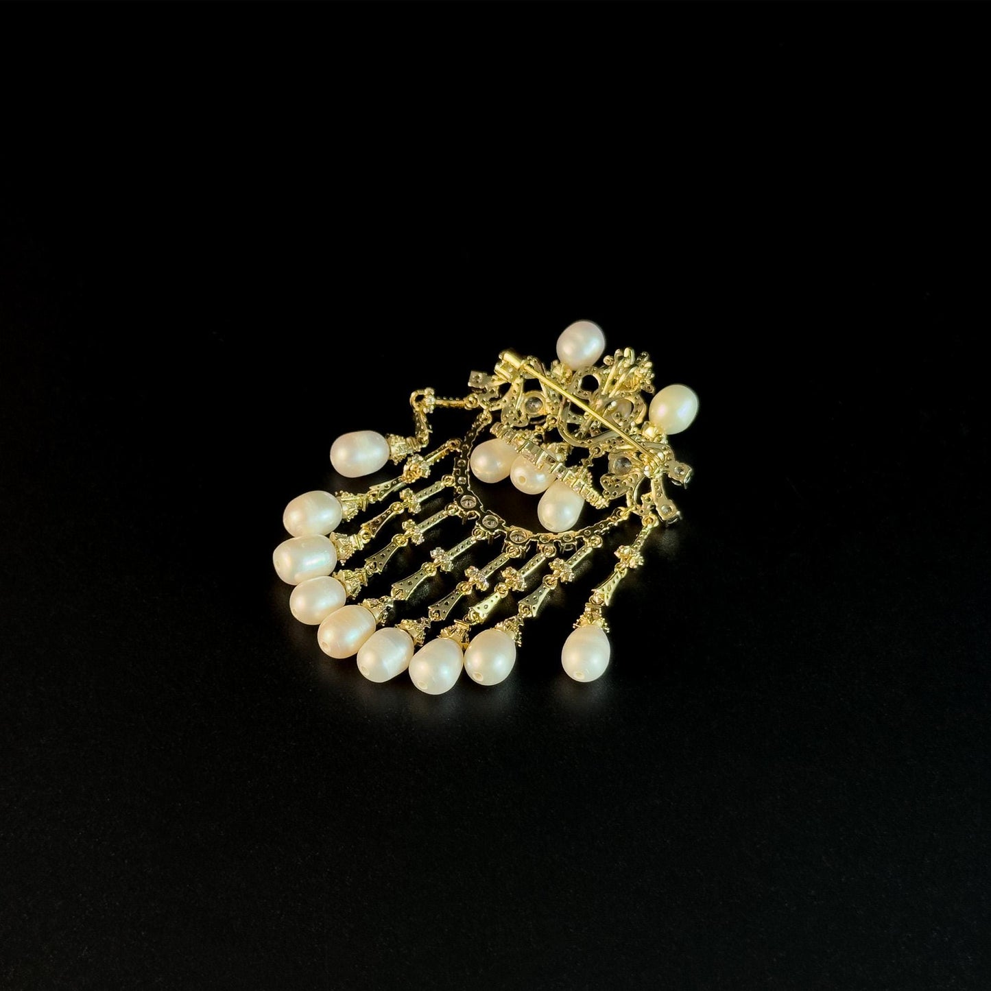 Courtly Baroque Pearl Tassel Brooch