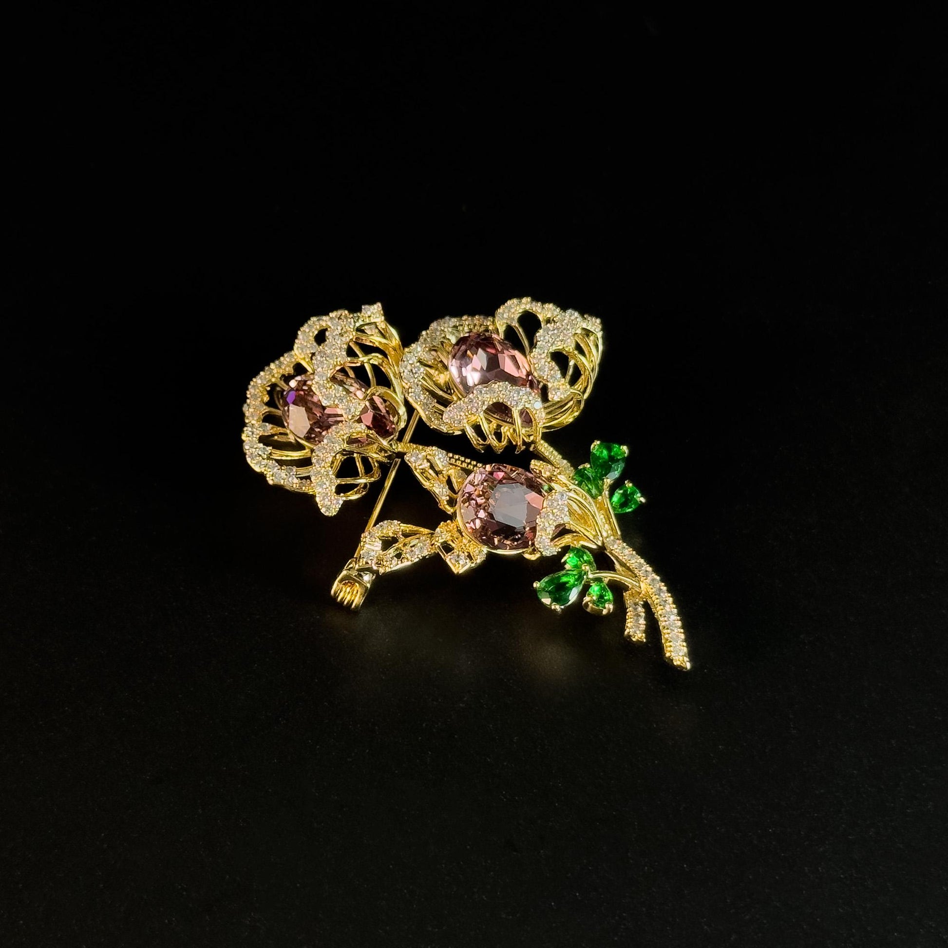 This Gold Bouquet Brooch Can Be Used as a Bouquet Brooch