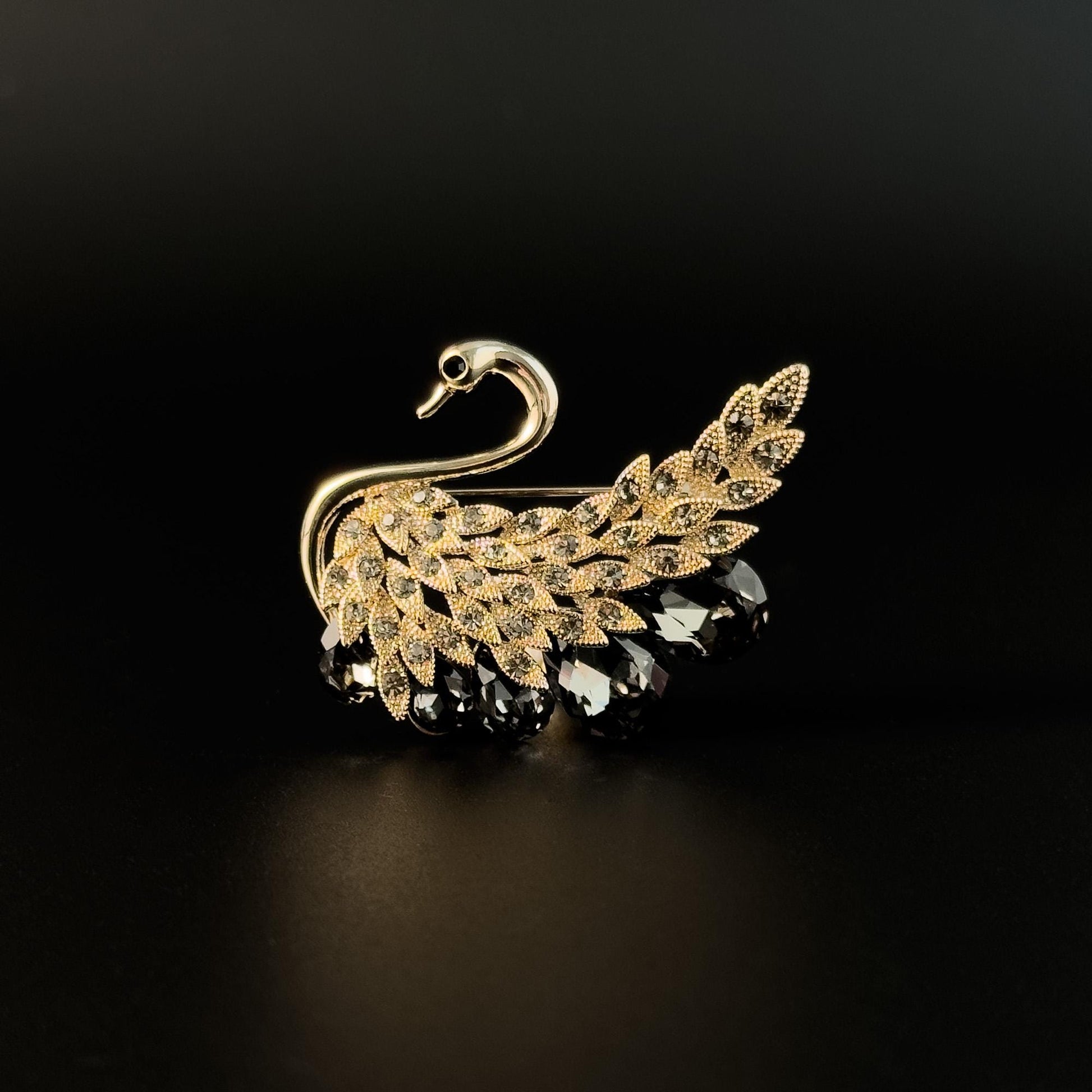 French-Style Elegant Swan-Shaped Brooch