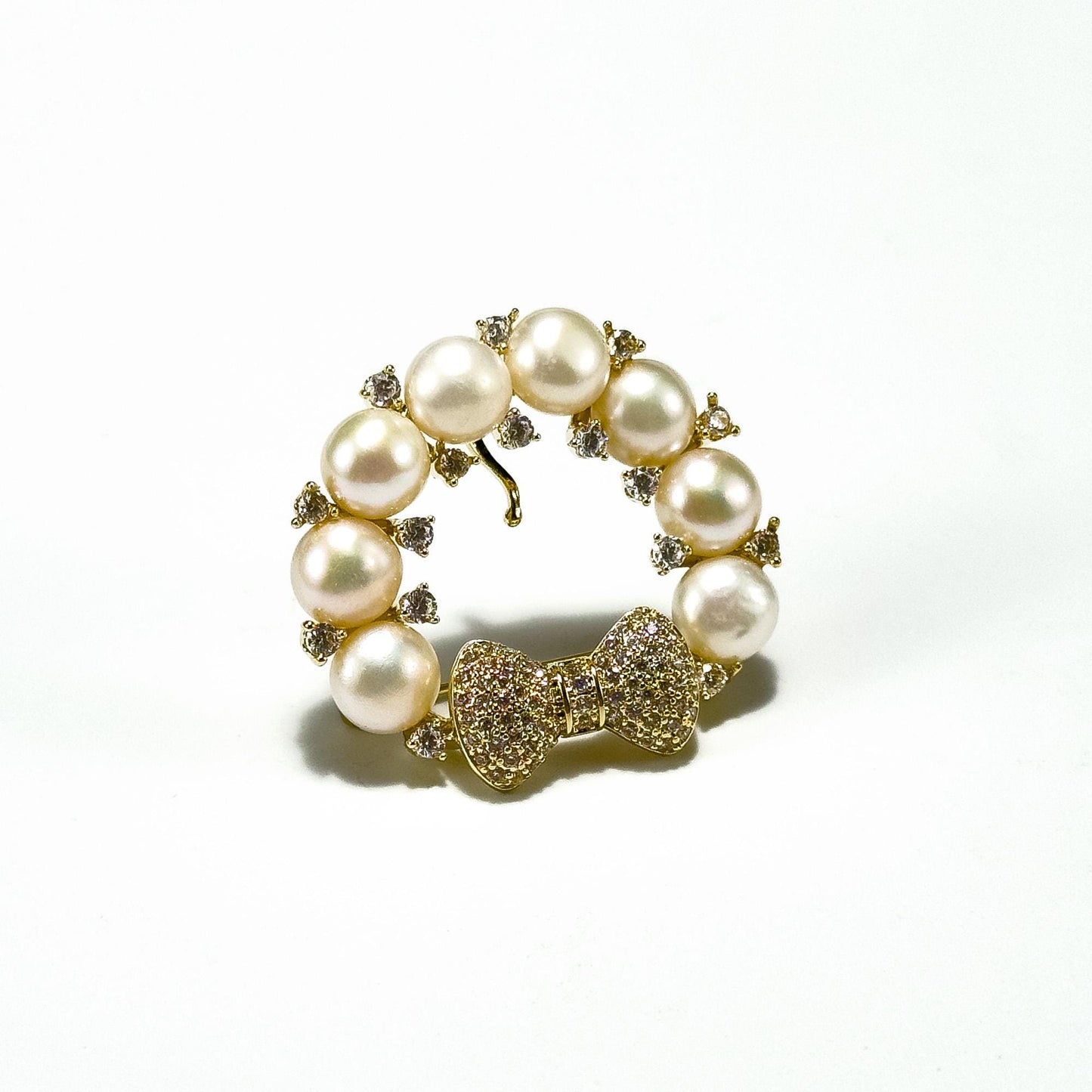Bow and Pearl Flower Wreath Brooch