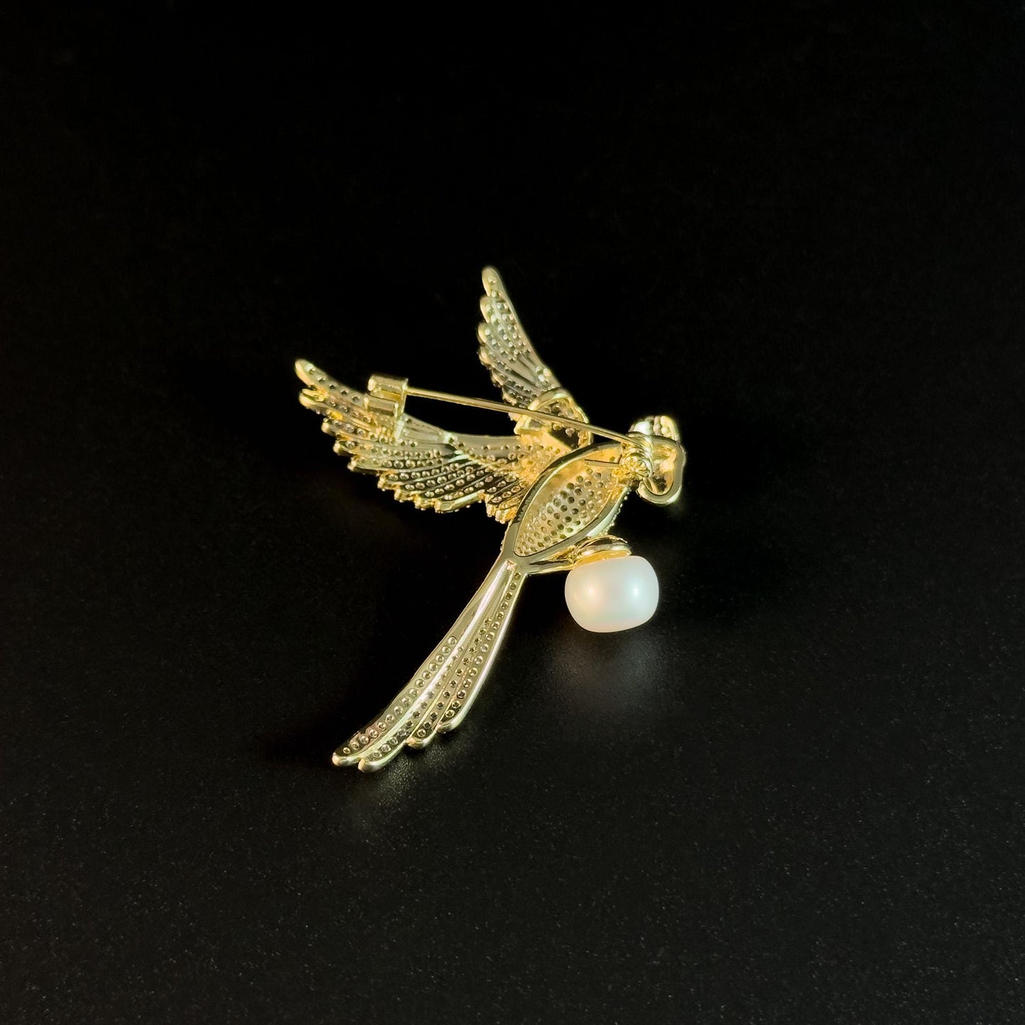 Blue-Winged Pearl Parrot Brooch