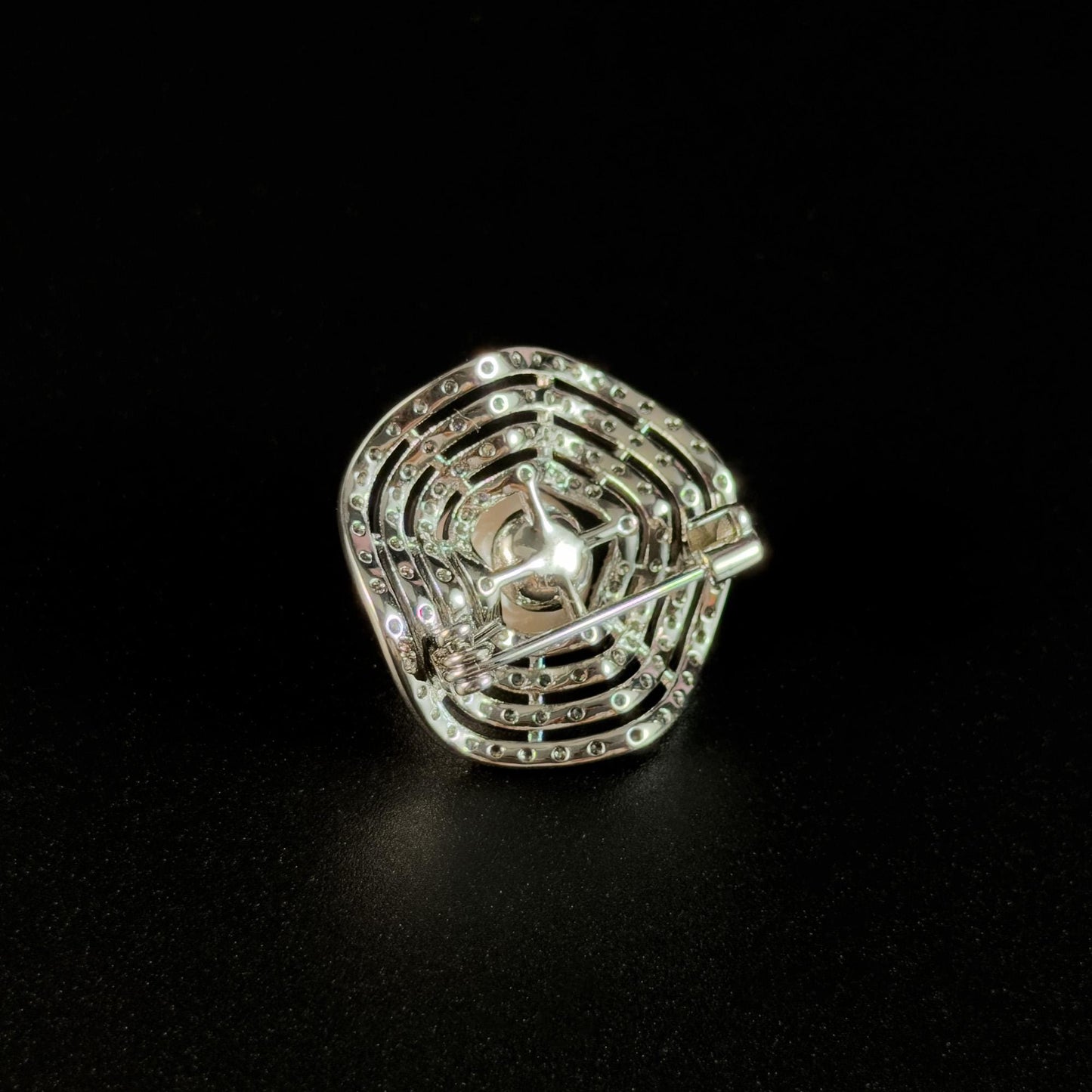 Silver Pearl Round Brooch