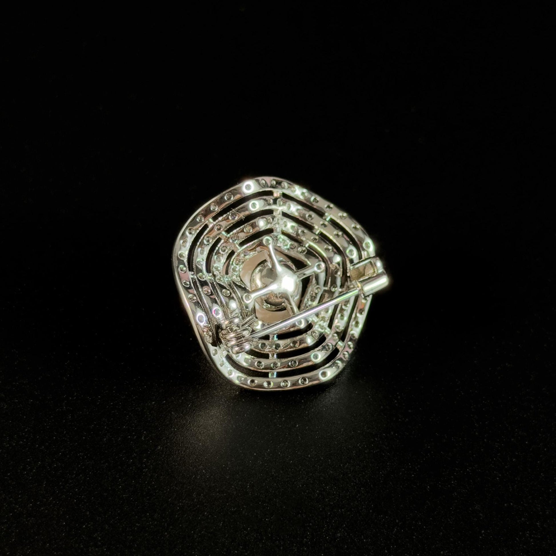 Silver Pearl Round Brooch